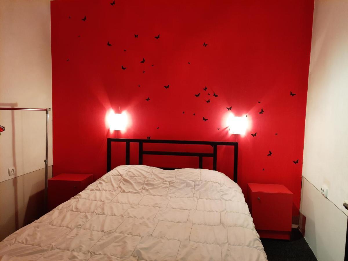 Midnight Cats' Apartment In Rynok Square Світло Є Завжди! Lviv Extérieur photo